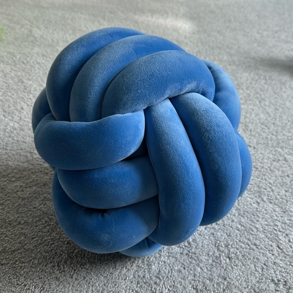 Knot pillow - blue